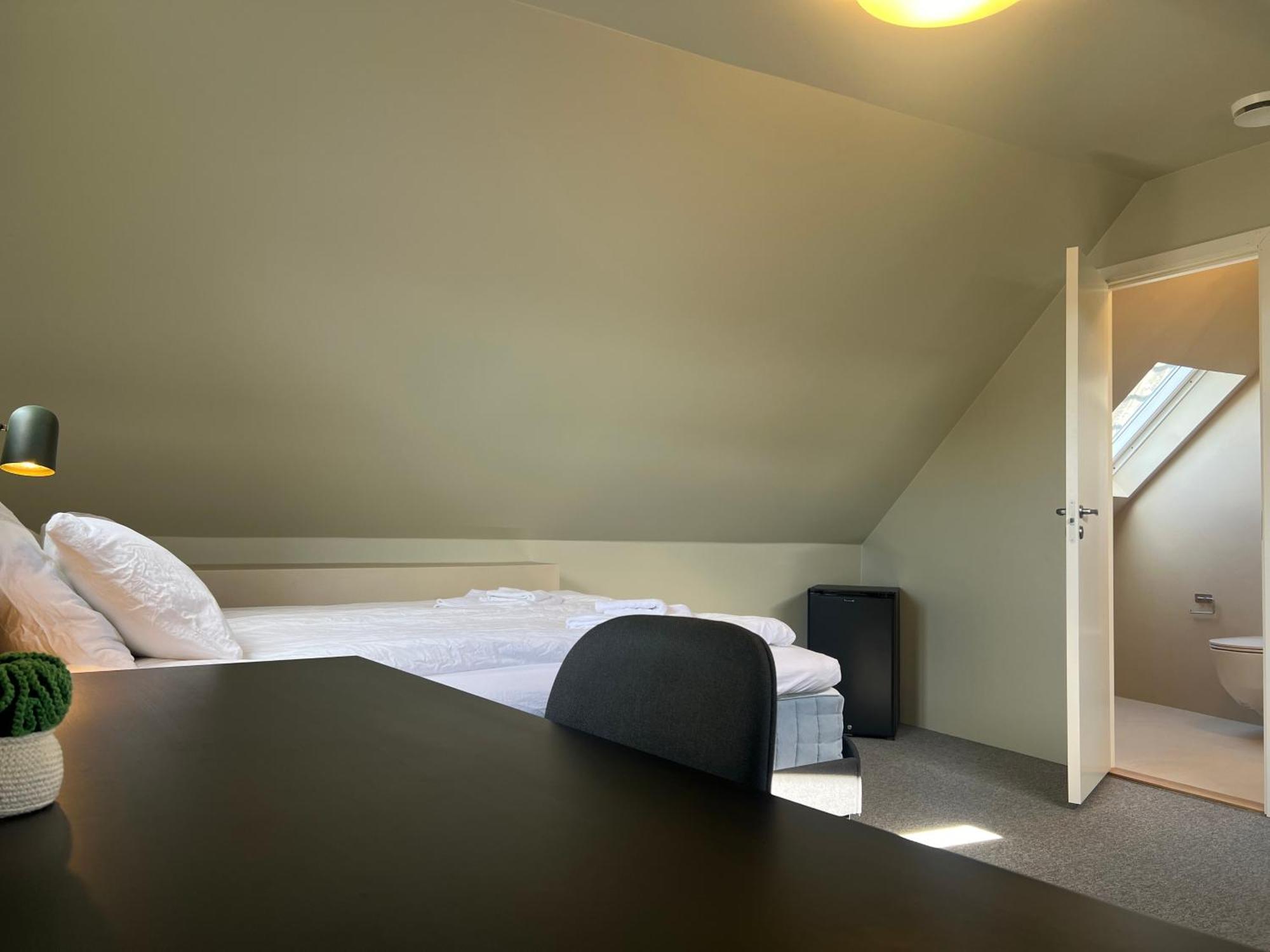 Central Guest House - Bedroom With En Suite Bathroom Stavanger Chambre photo